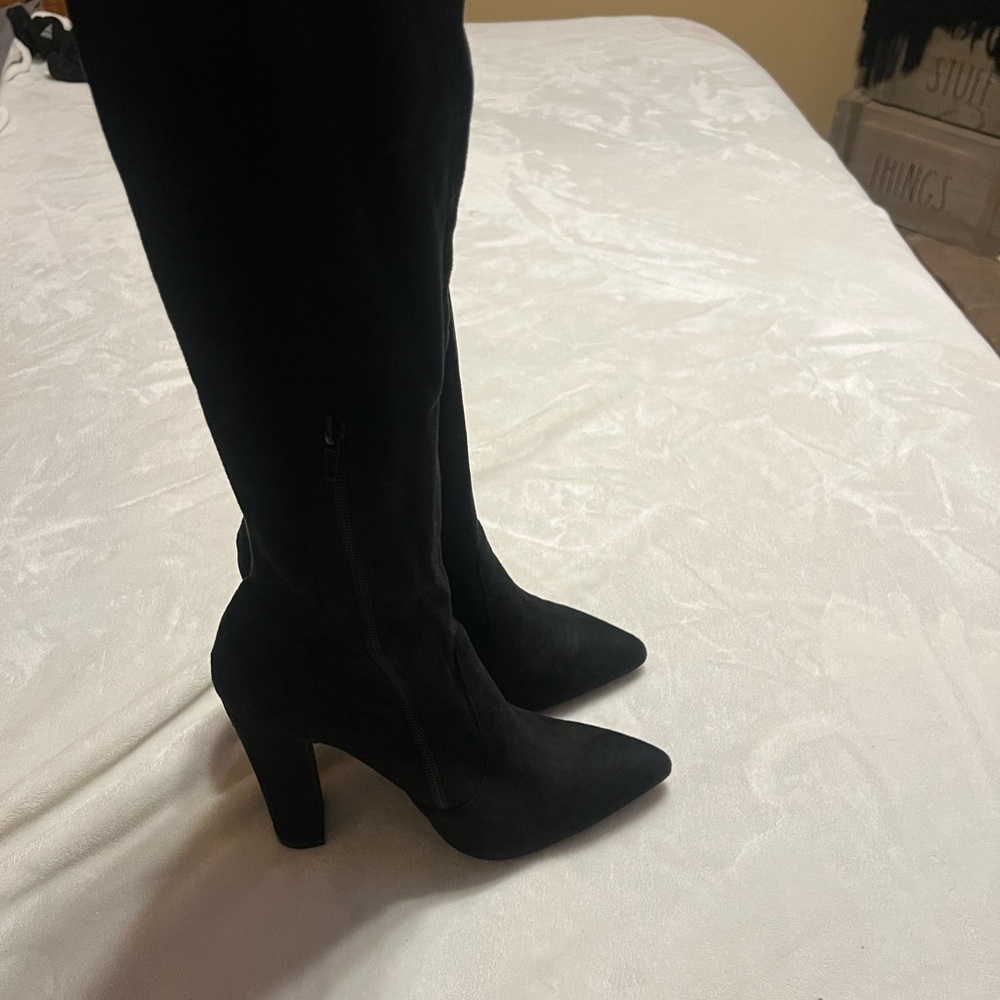 Cara 8.5 knee high boots wore once